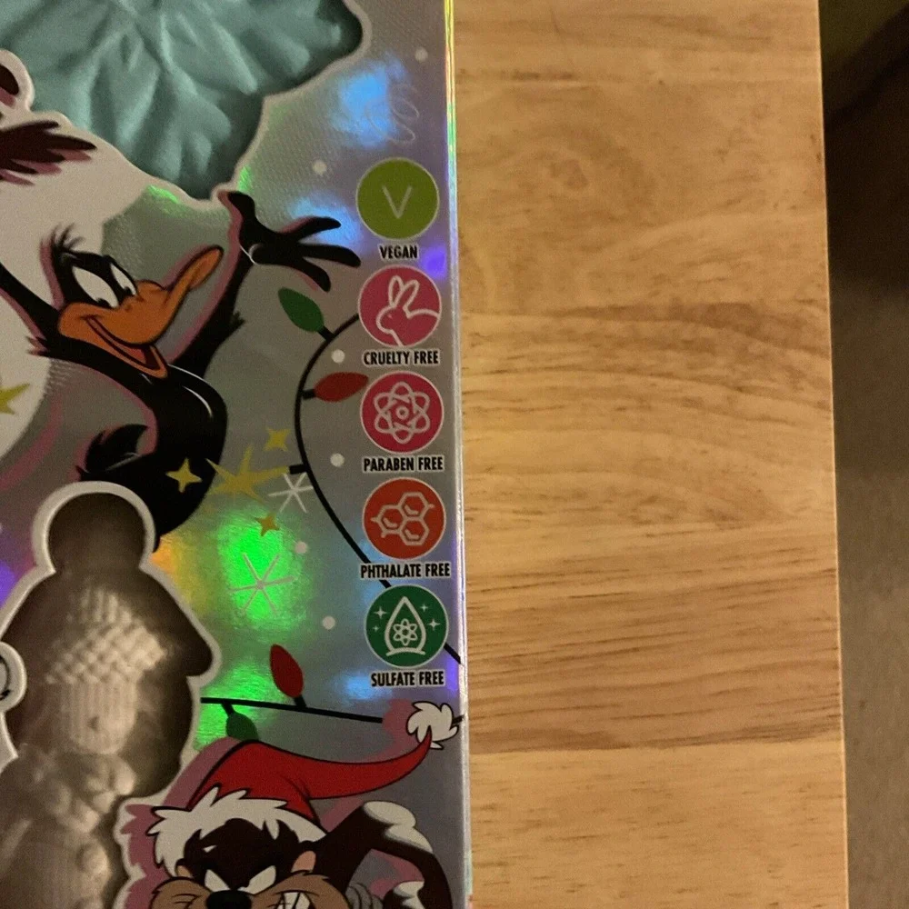 Hi Peach Layne Looney Tunes 6 Pc Holiday Bath Bombs, New In Box‎